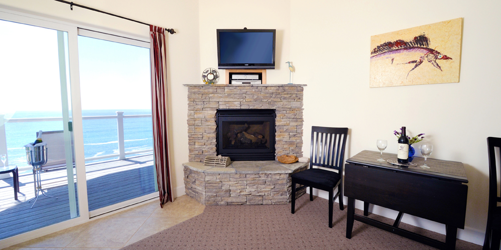 Incredible views from the living room, gas fireplace, satellite HDTV